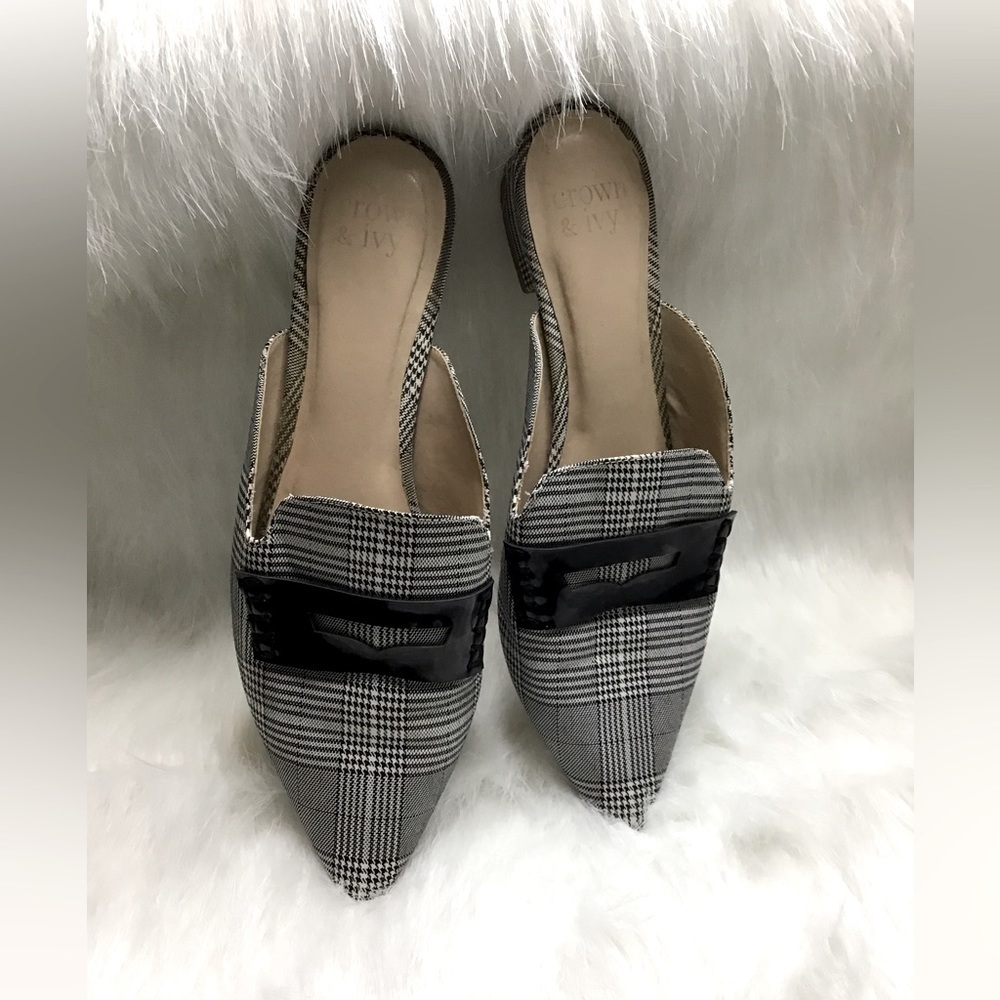 Crown & Ivy offers the preppy look of loafers. 8.5M Black/White